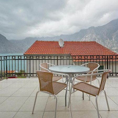 Apartman Kati Prcanj Bagian luar foto