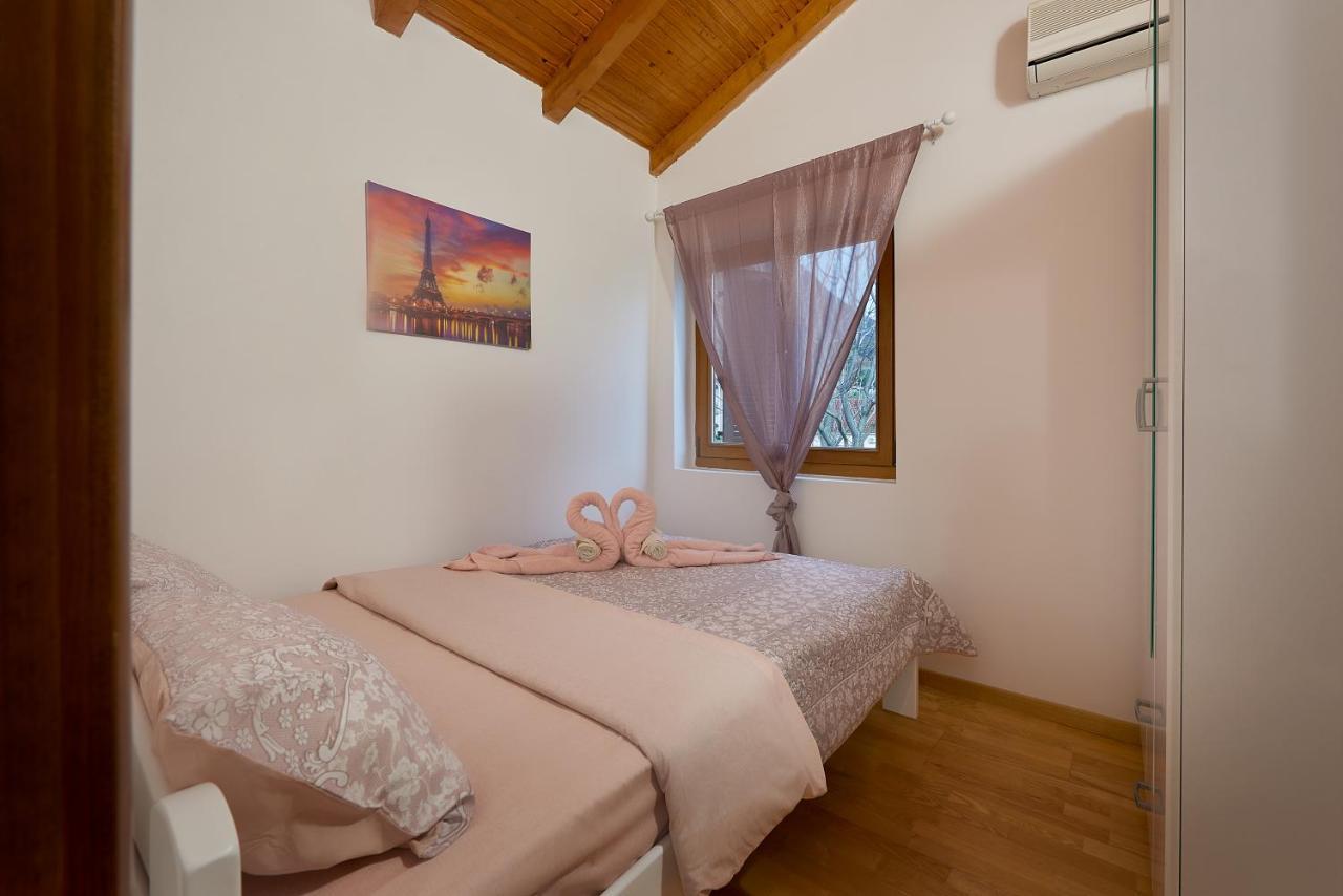 Apartman Kati Prcanj Bagian luar foto